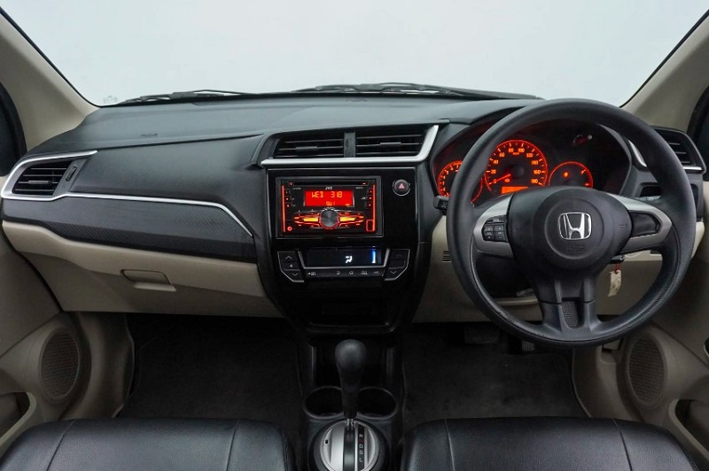Honda-Brio-Bekas-CARSOME-4